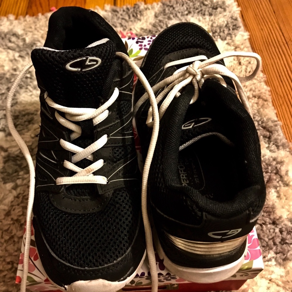 Lightweight performance/ Running sneakers